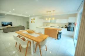 Stylish & large 2 bedroom with internal yard DCUT1-1